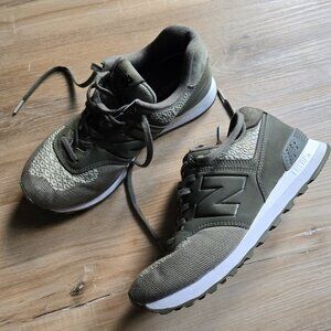 New Balance Sneakers